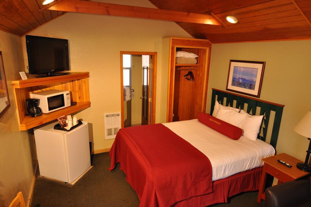 Отель The Cabins At Zephyr Cove Экстерьер фото